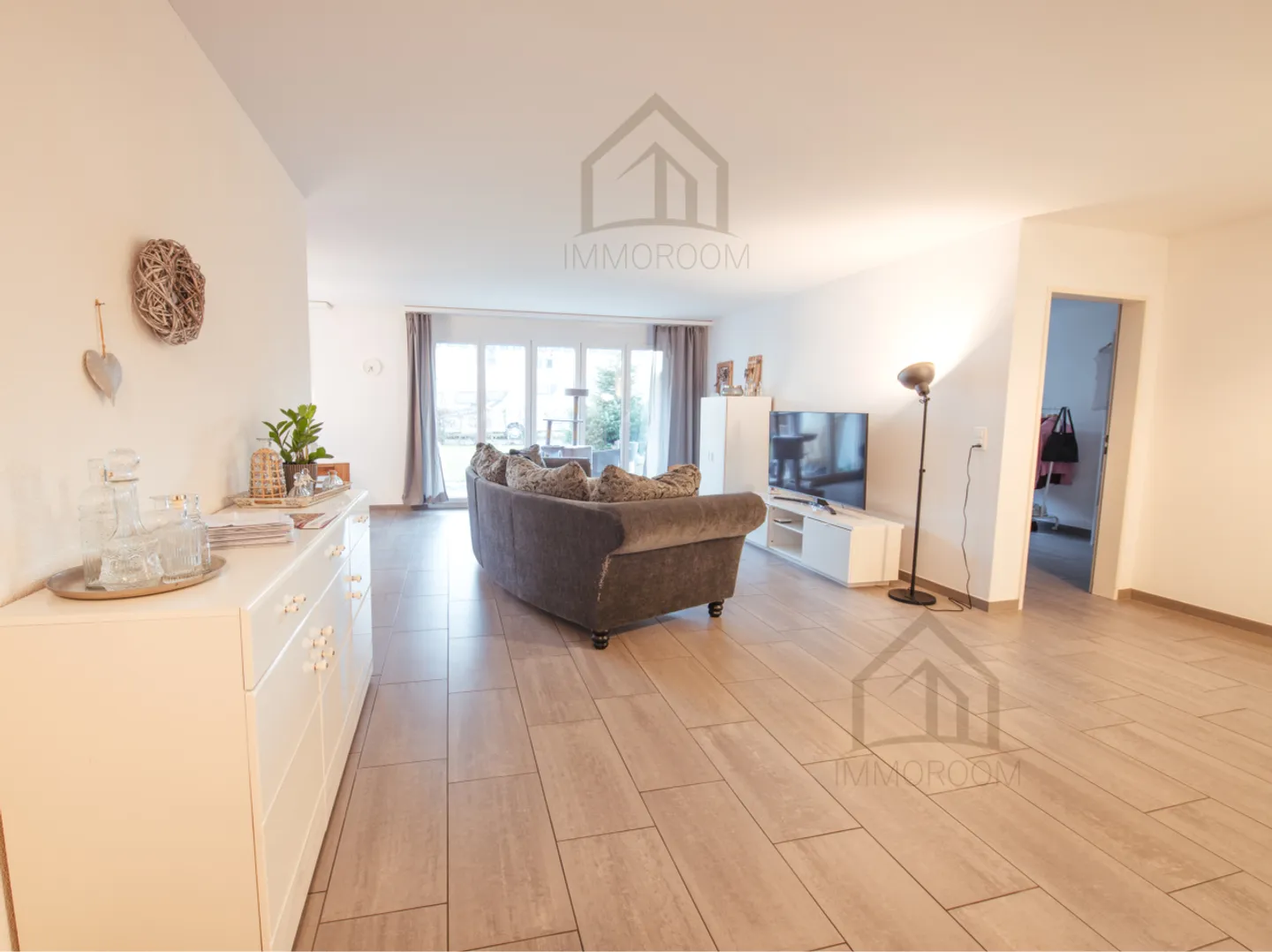 Comfortable Ground Floor Apartment with Sunny Private Garden - Photo 3 of 14