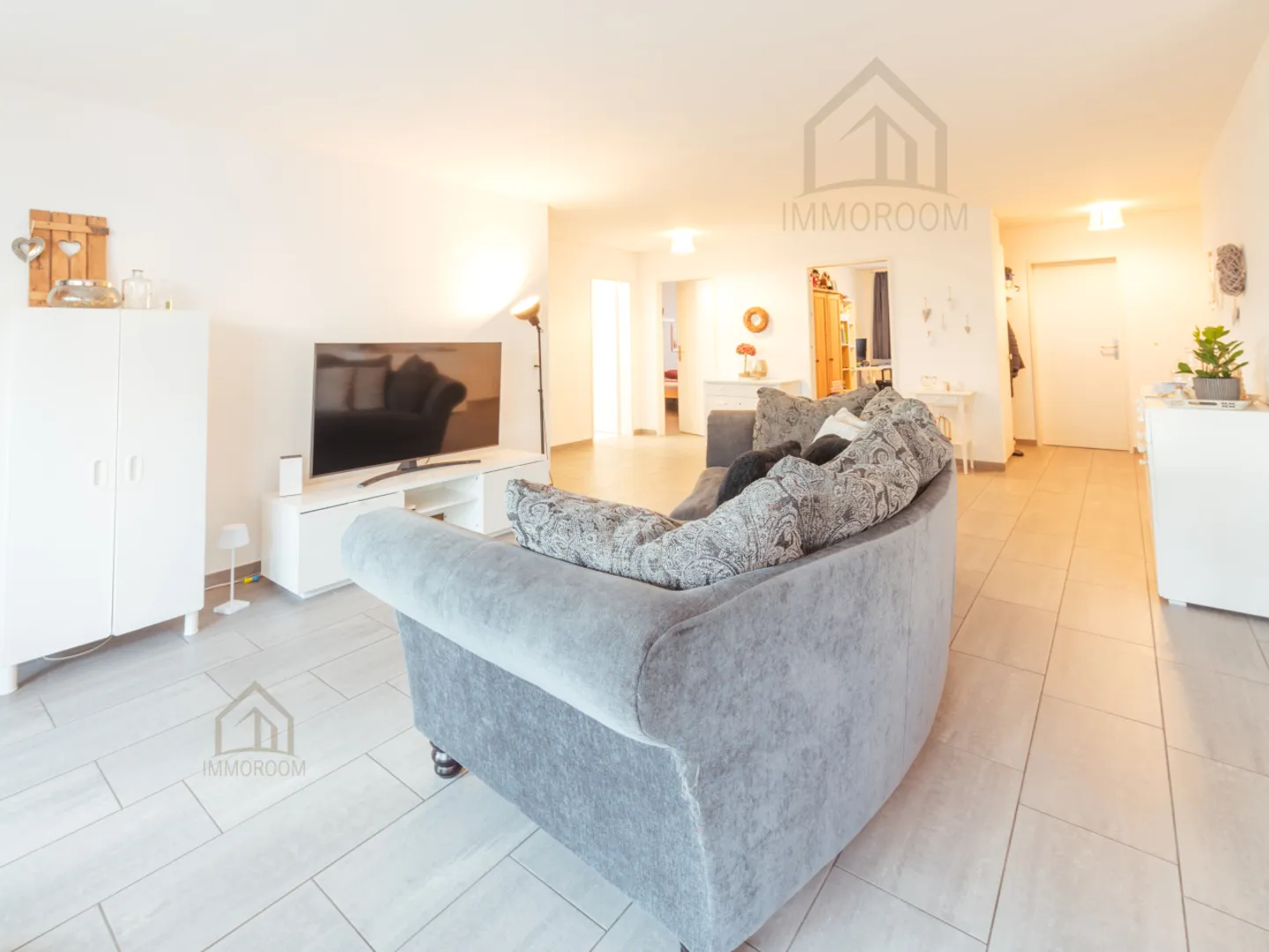 Comfortable Ground Floor Apartment with Sunny Private Garden - Photo 4 of 14