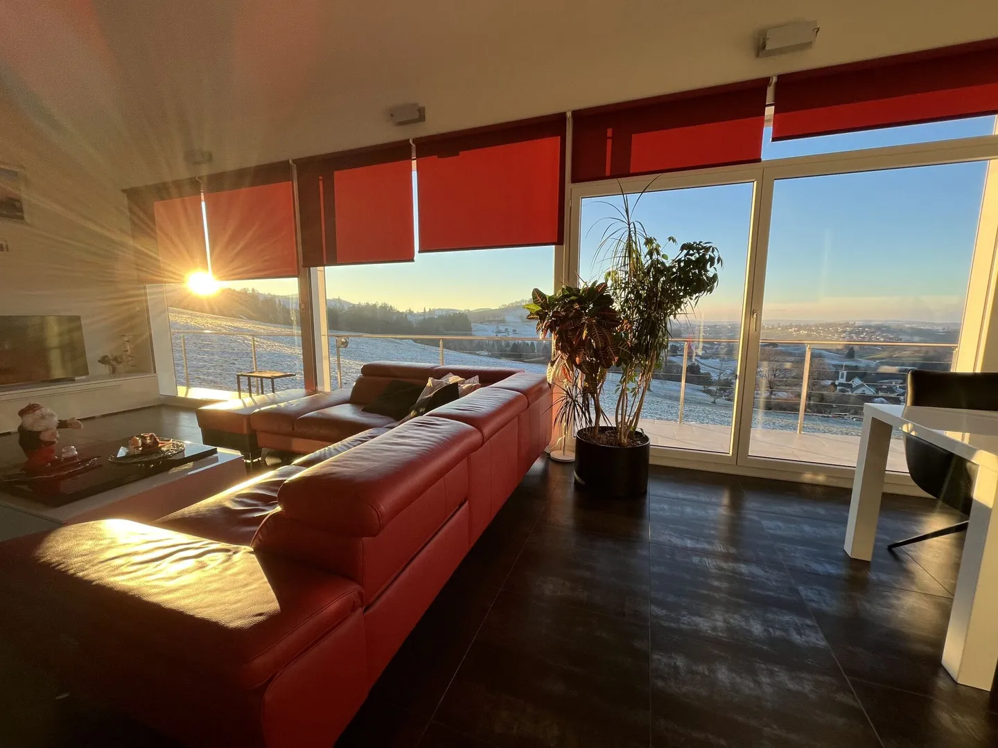 CON UNA VISTA PANORAMICA, SENZA AFFACCI, IN UNA ZONA TRANQUILLA - Foto 2 di 15