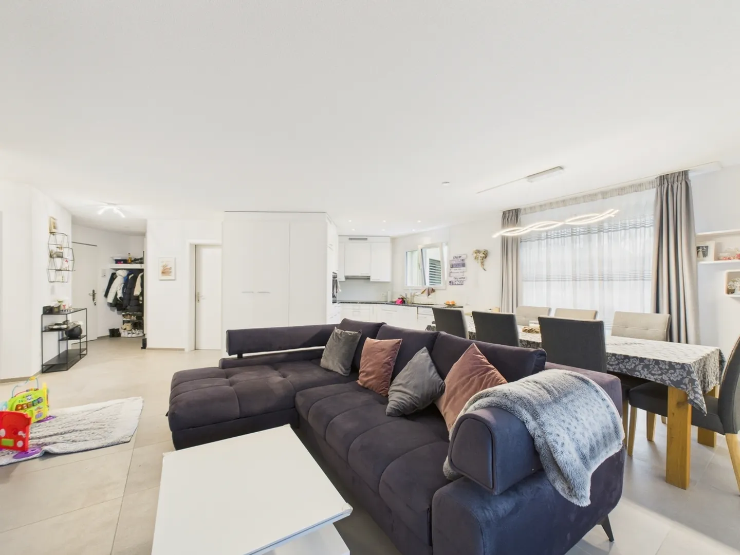 Moderne 3.5-Zimmer-Wohnung mit Balkon - Foto 4 von 8