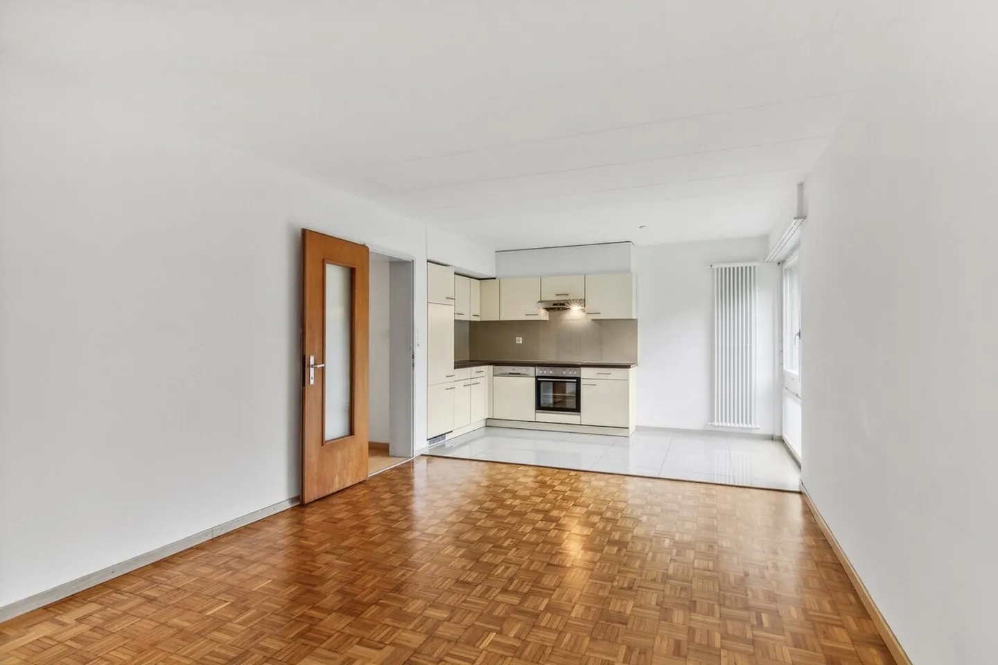 Ideal location - renovated - spacious balcony - Photo 4 of 7