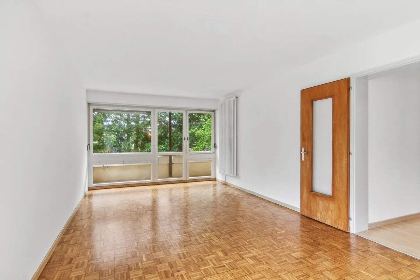 Ideal location - renovated - spacious balcony - Photo 1 of 7
