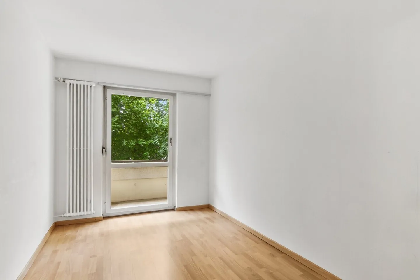 Ideal location - renovated - spacious balcony - Photo 6 of 7