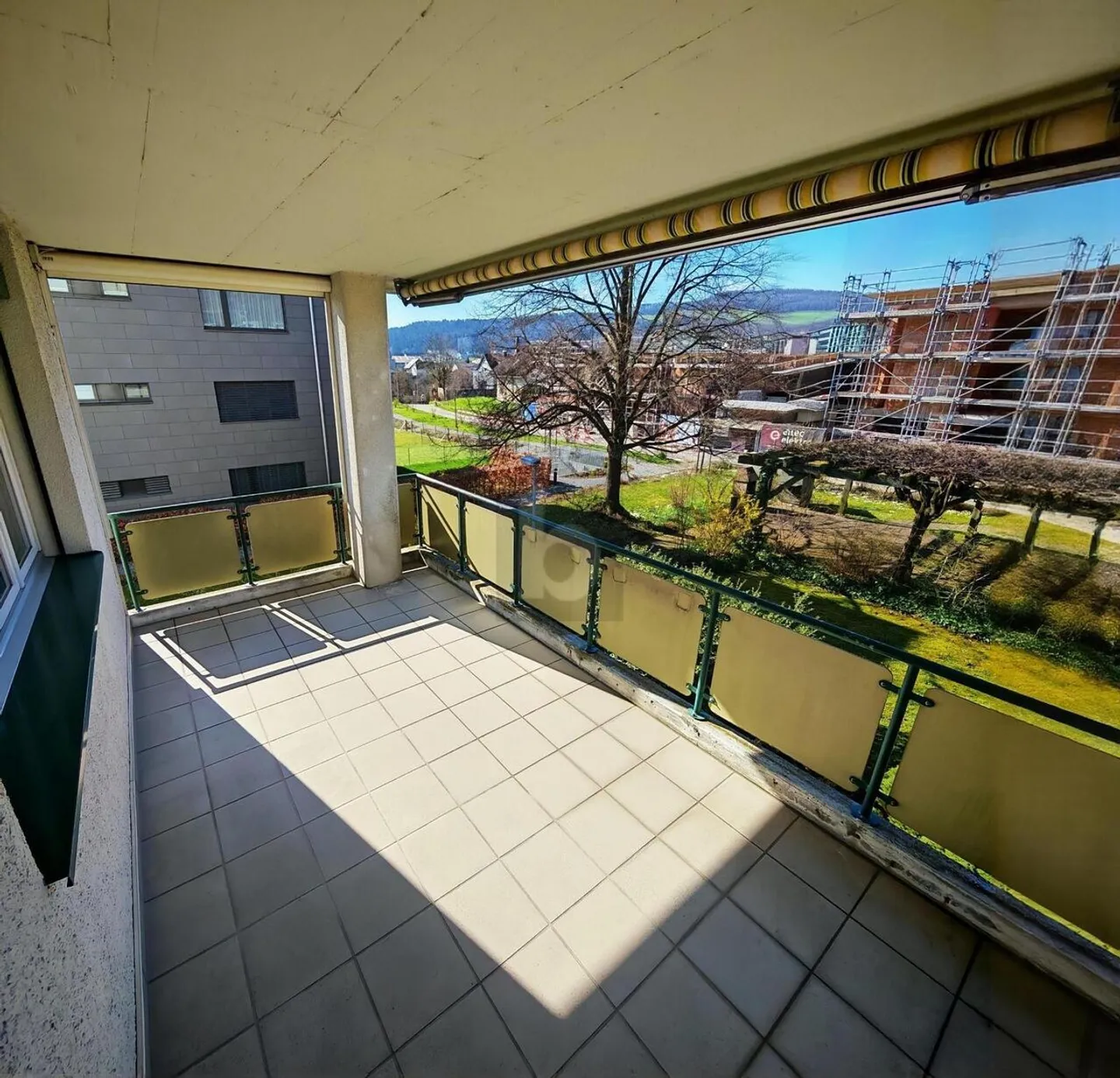 Geräumige Wohnung mit Weinblick - Foto 2 von 6