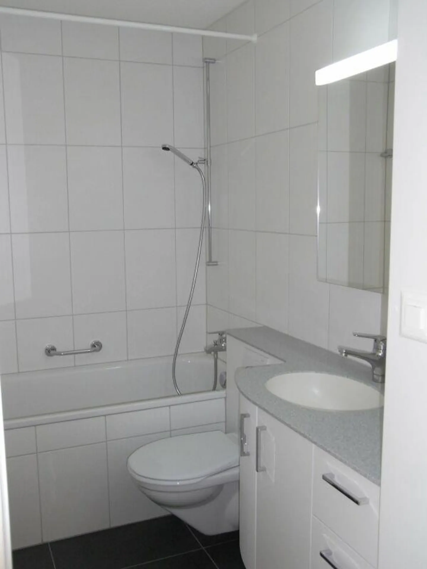 Helle Wohnung nähe Bahnhof Adliswil - Foto 4 von 7