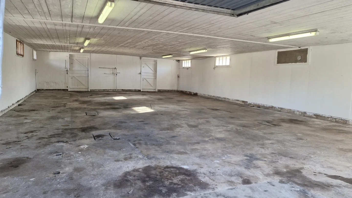 Parking garage / storage room for rent 108m2 - Photo 1 of 4