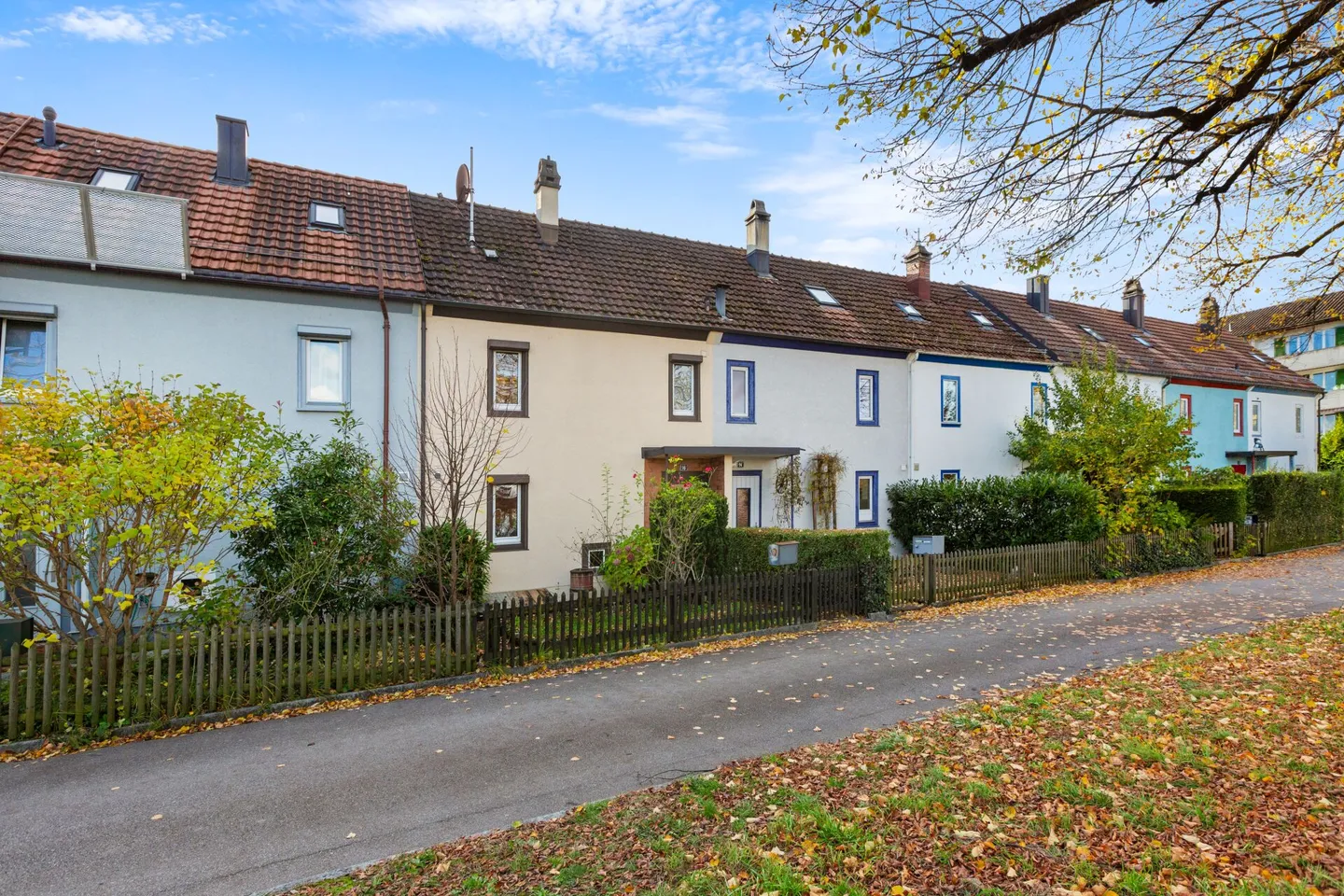 House with potential in a central residential area! - Photo 3 of 12