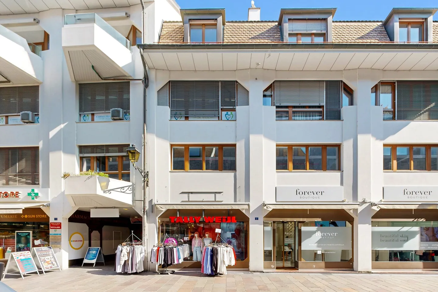 Stai cercando un negozio vicino alla stazione di Nyon? - Foto 1 di 2