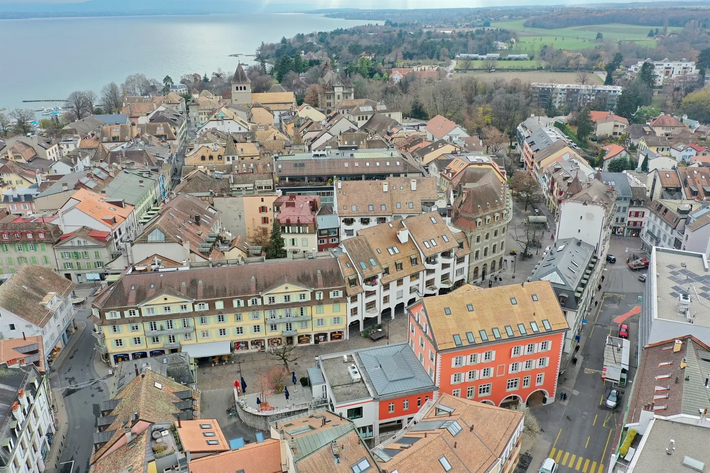 Stai cercando un negozio vicino alla stazione di Nyon? - Foto 2 di 2