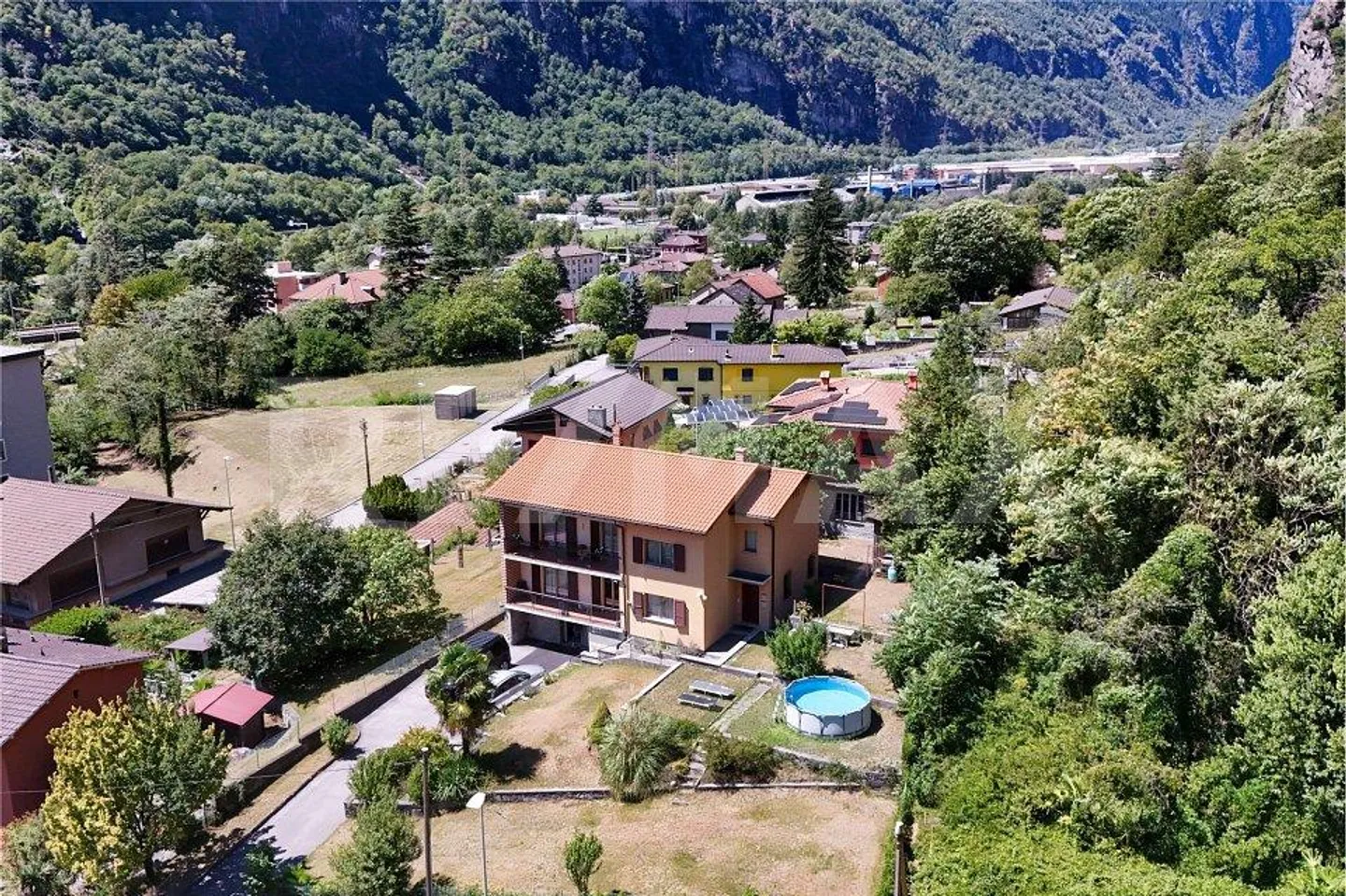 Haus mit 2 unabhängigen Wohnungen und Garten - Foto 12 von 13