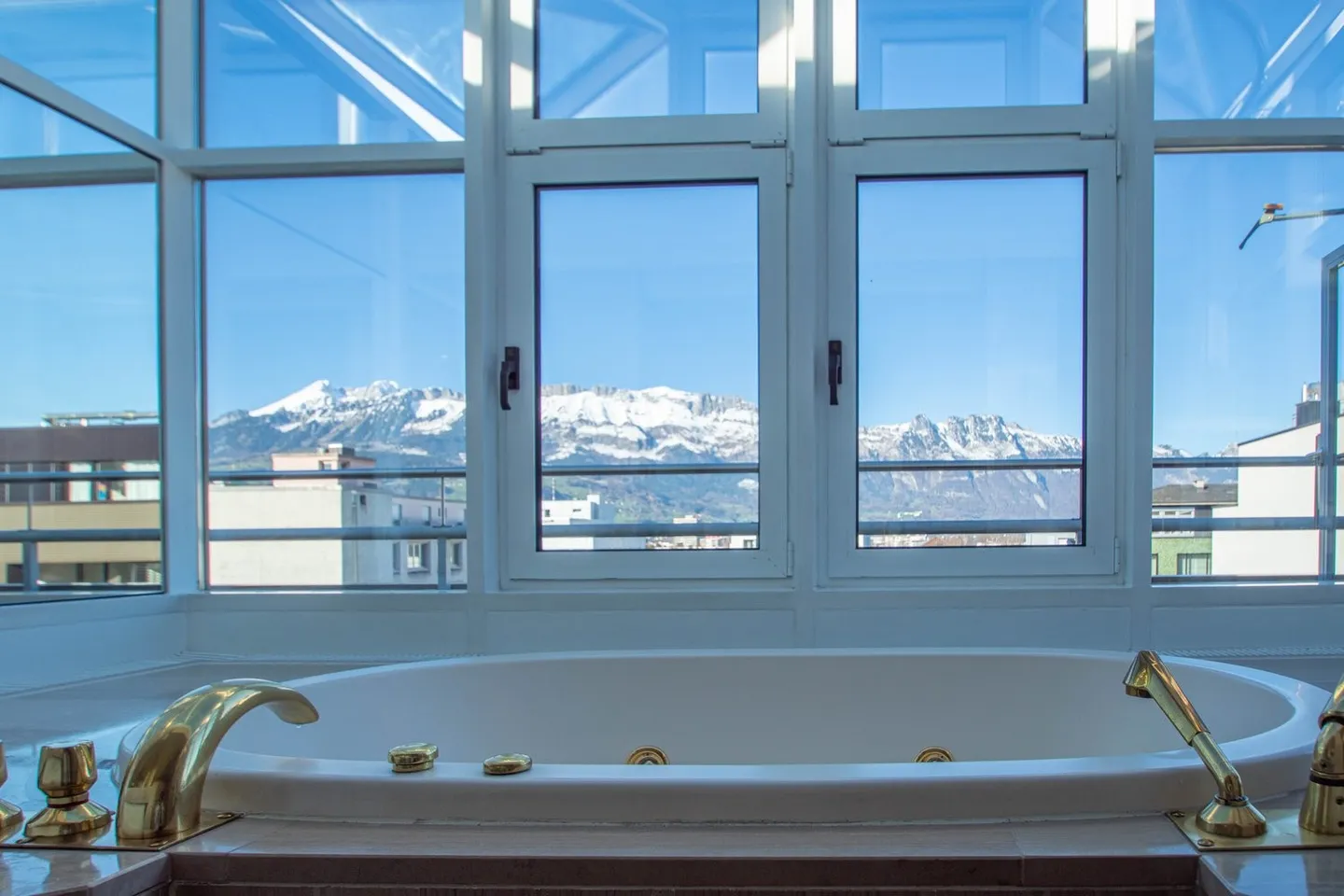 Dreamlike Penthouse with a View over the Roofs of Buchs - Photo 5 of 10