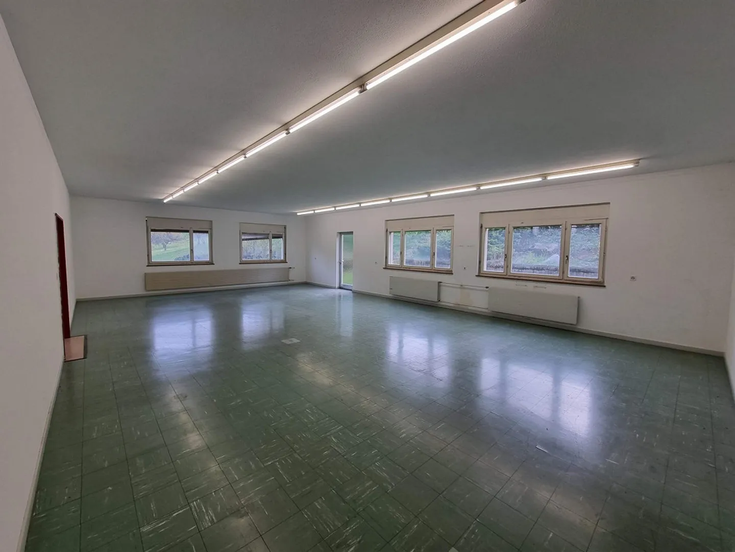 Commercial Space 188 m2 - Photo 1 of 4
