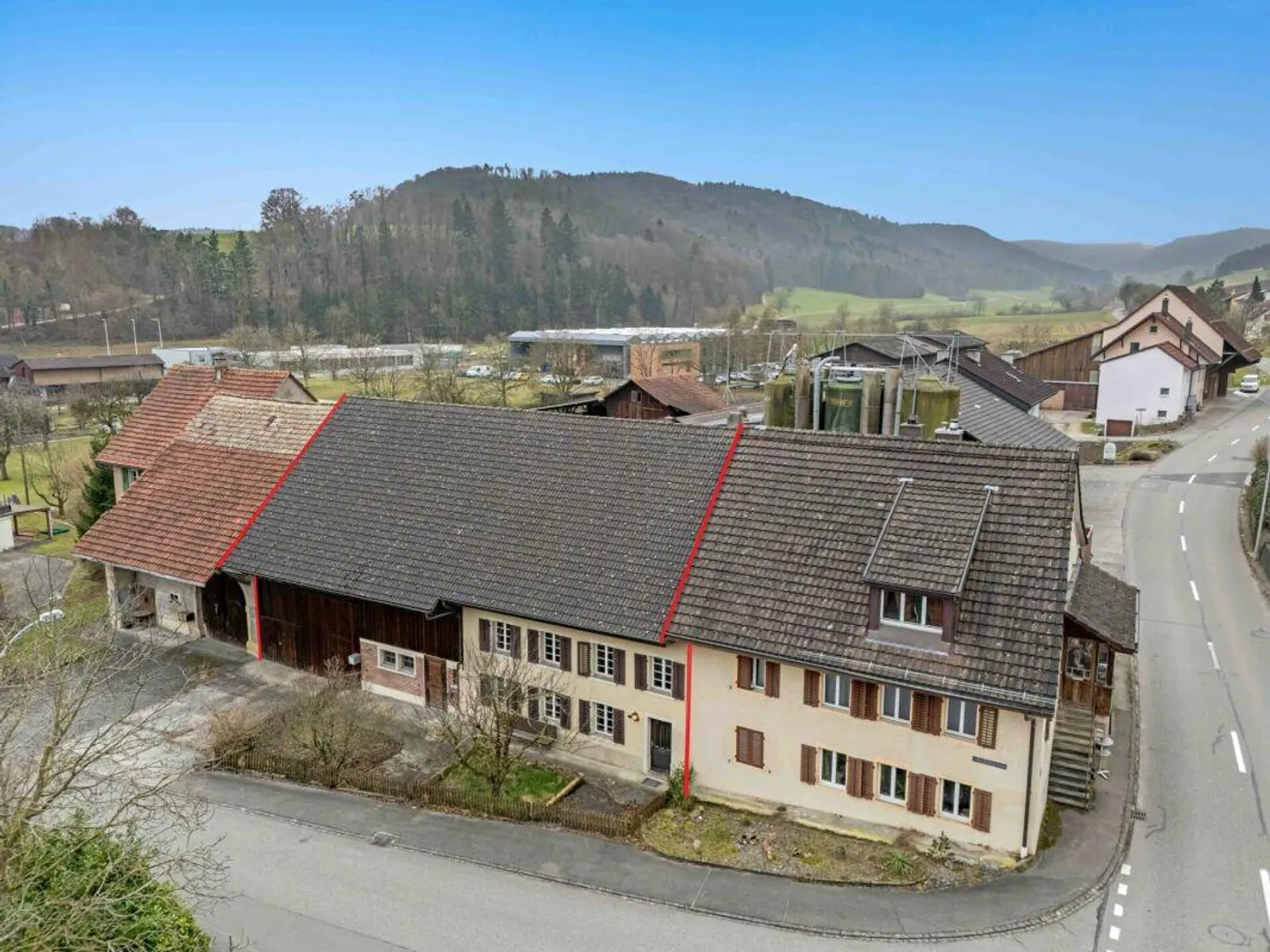 Attività artigianale - Finanziata dall'affitto della casa di 5,5 stanze - Foto 1 di 20