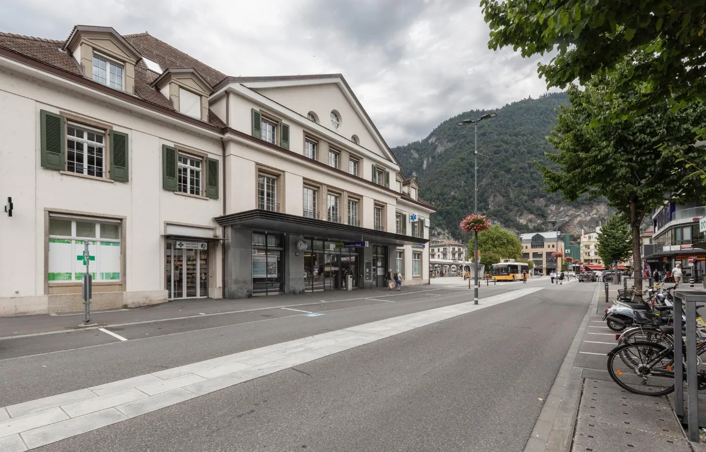 Ufficio moderno direttamente alla stazione di Interlaken West - Foto 1 di 7