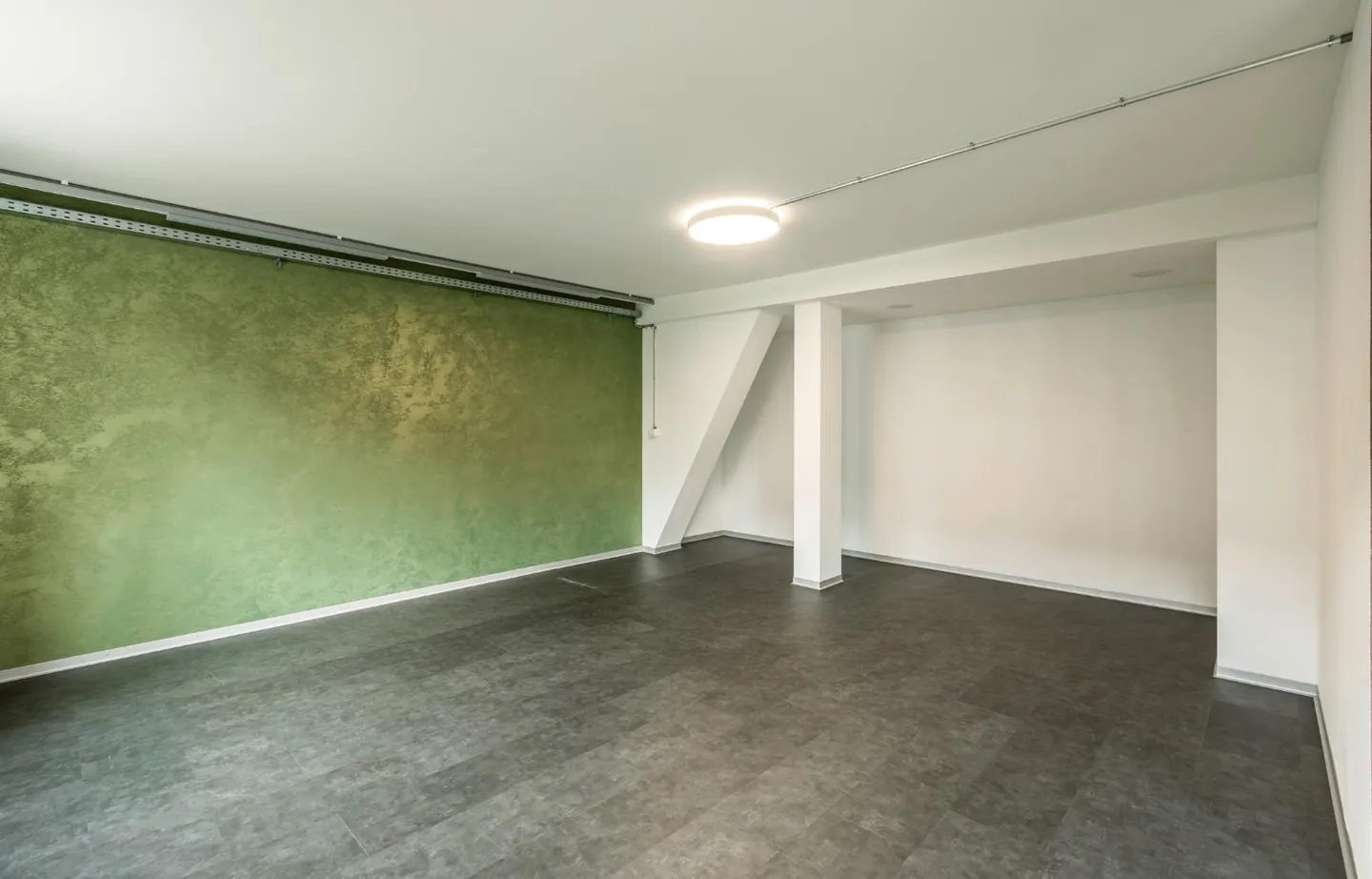 Ufficio moderno direttamente alla stazione di Interlaken West - Foto 4 di 7