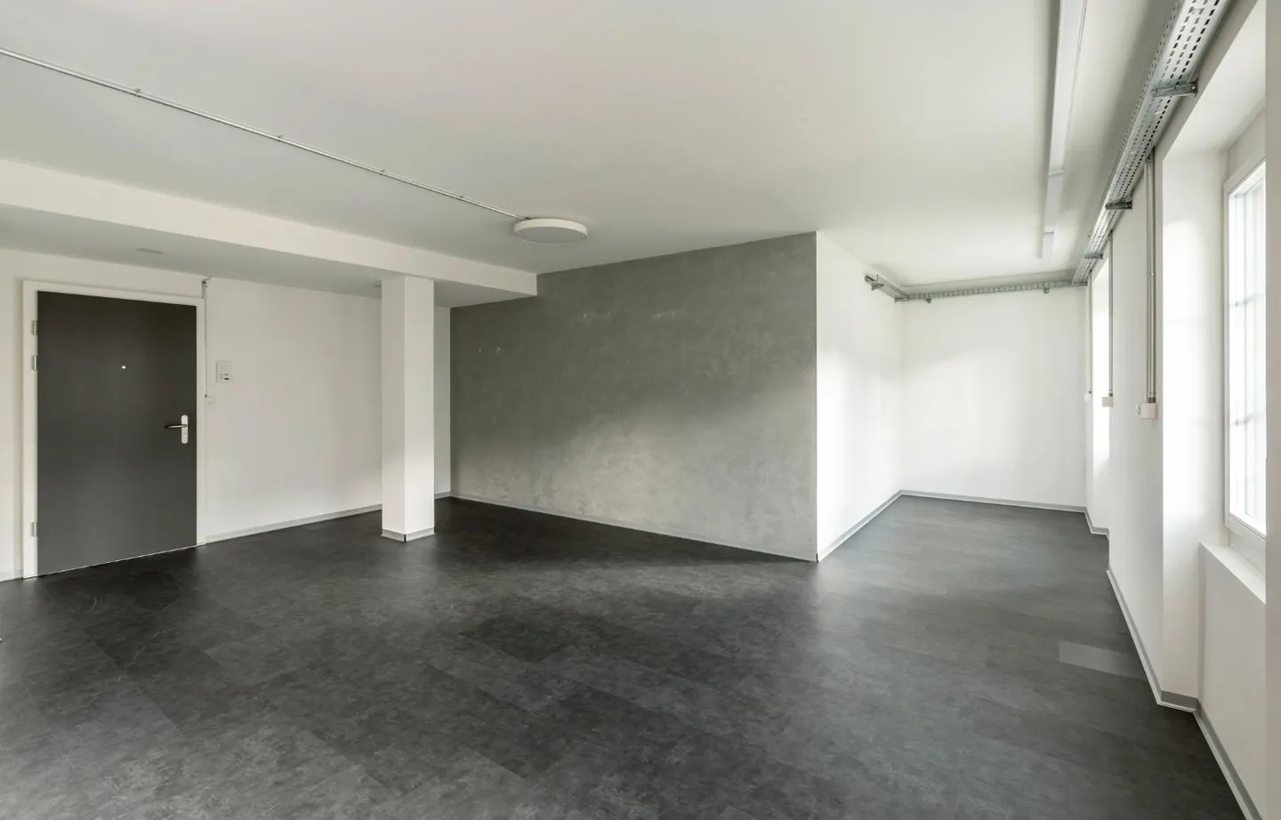 Ufficio moderno direttamente alla stazione di Interlaken West - Foto 5 di 7