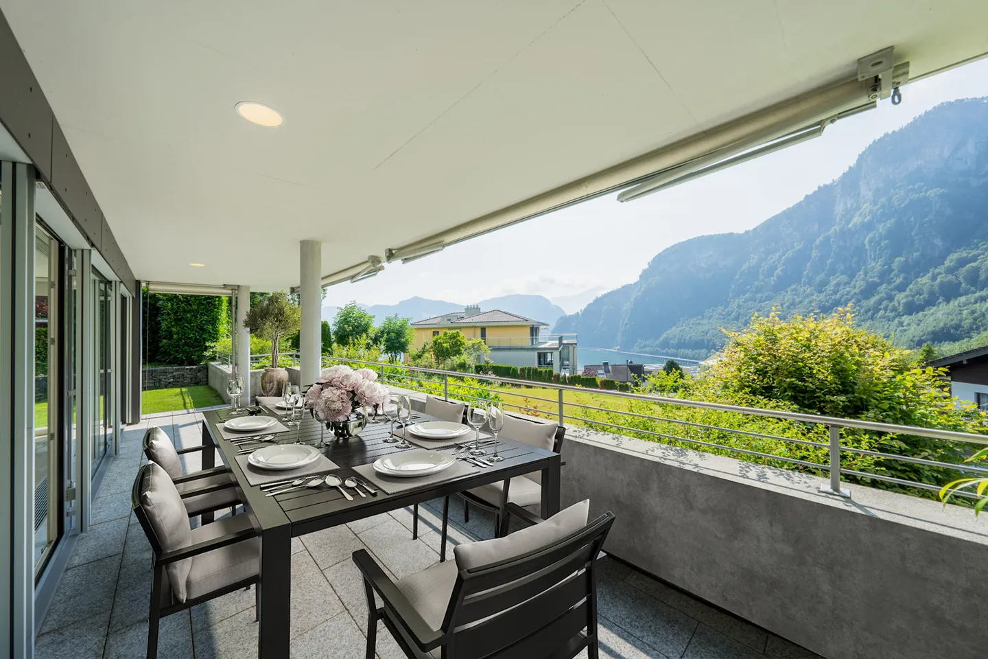 Familienparadies mit großem Gartenbereich - Foto 2 von 4