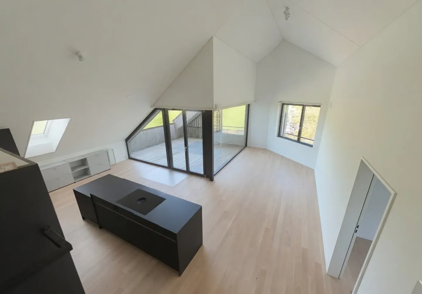 A jewel awaits you - 3 1/2 room penthouse with oversized room height - Photo 1 of 9