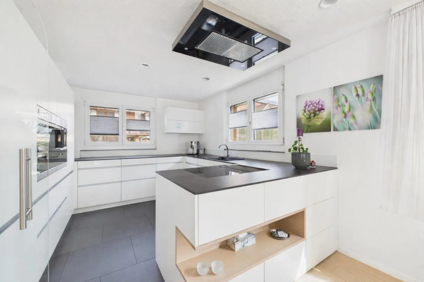 Attractive semi-detached house with open living concept and sunny location - Photo 3 of 6