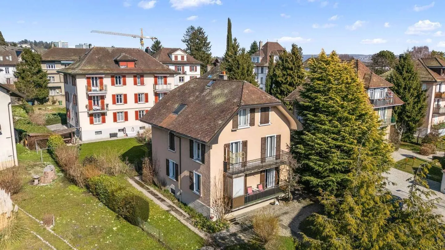 Appartement avec 3,5 pièces et espace de grenier indépendant - Photo 2 sur 10