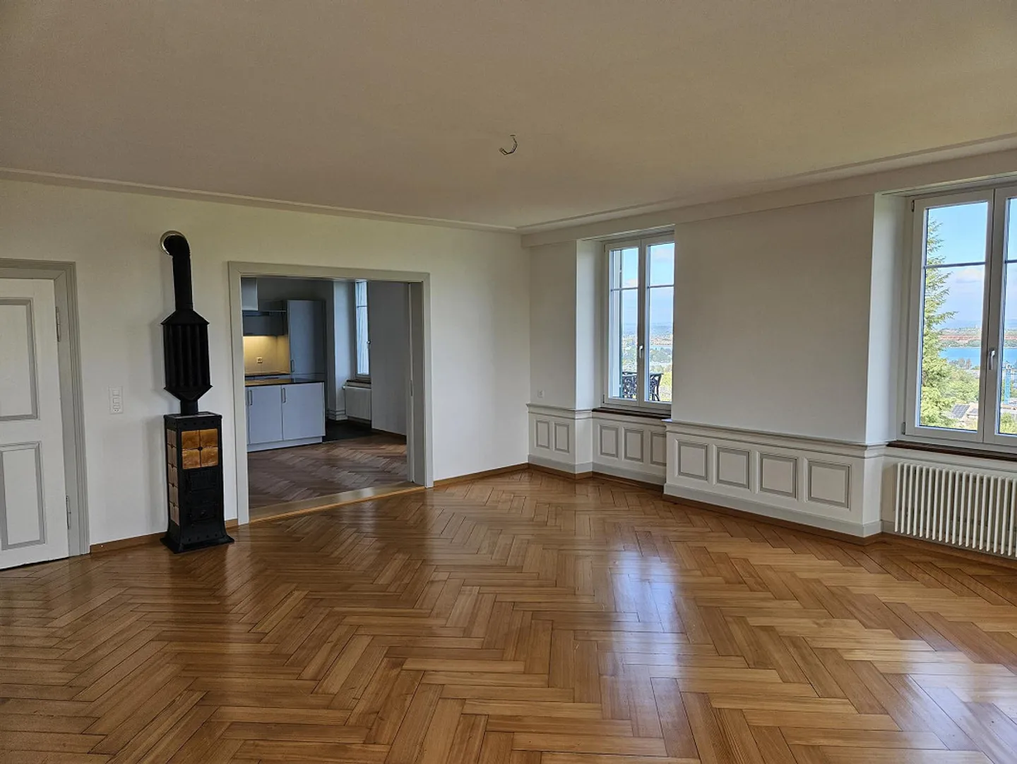 Appartamento in stile Liberty luminoso e recentemente ristrutturato con magnifica vista sul lago - Foto 2 di 12