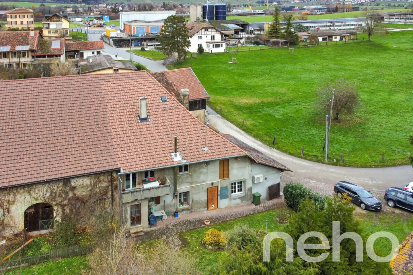 Maison avec potentiel de transformation avec jardin à Grandson! - Photo 4 sur 13