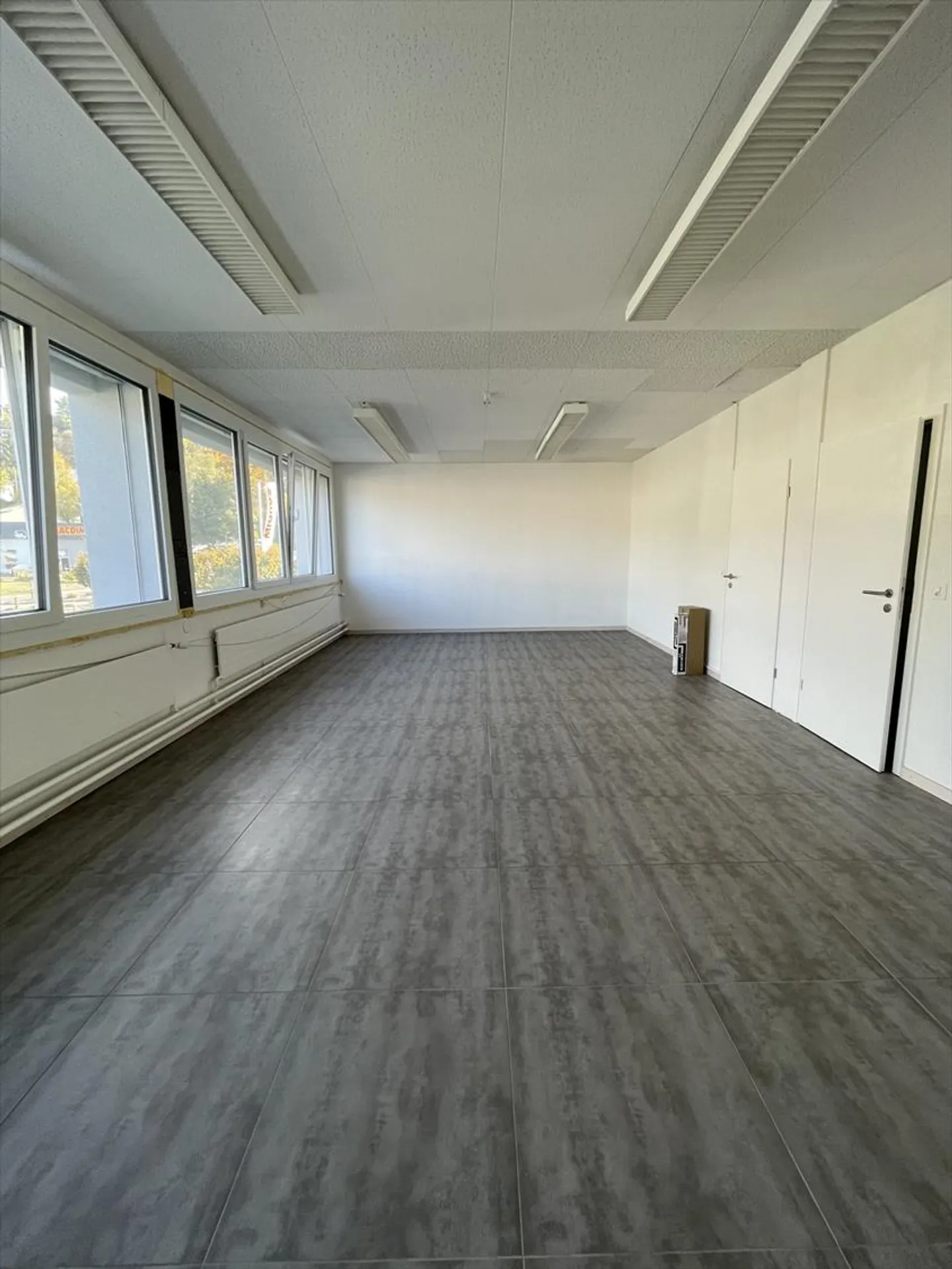 SURFACE DE BUREAU DANS UN GRAND CENTRE COMMERCIAL - Photo 2 sur 3