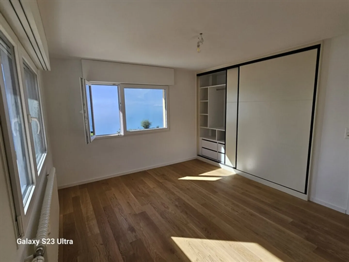 At the Lake - Apartment for Rent - Photo 6 of 7