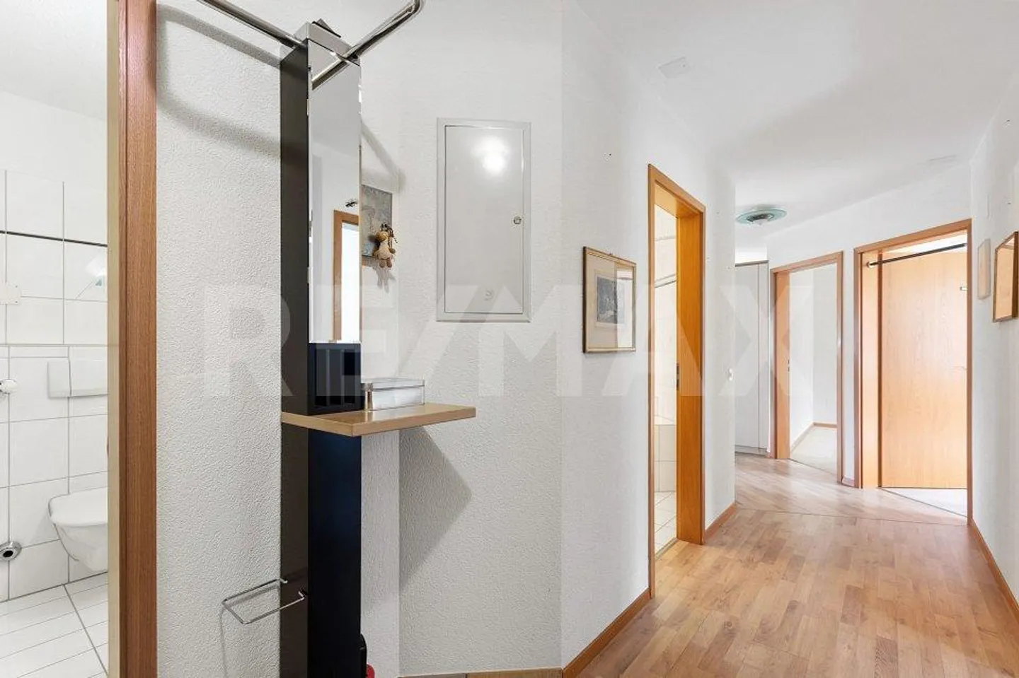 Charming 4.5-room attic apartment with sunny balcony and panoramic view - Photo 4 of 13