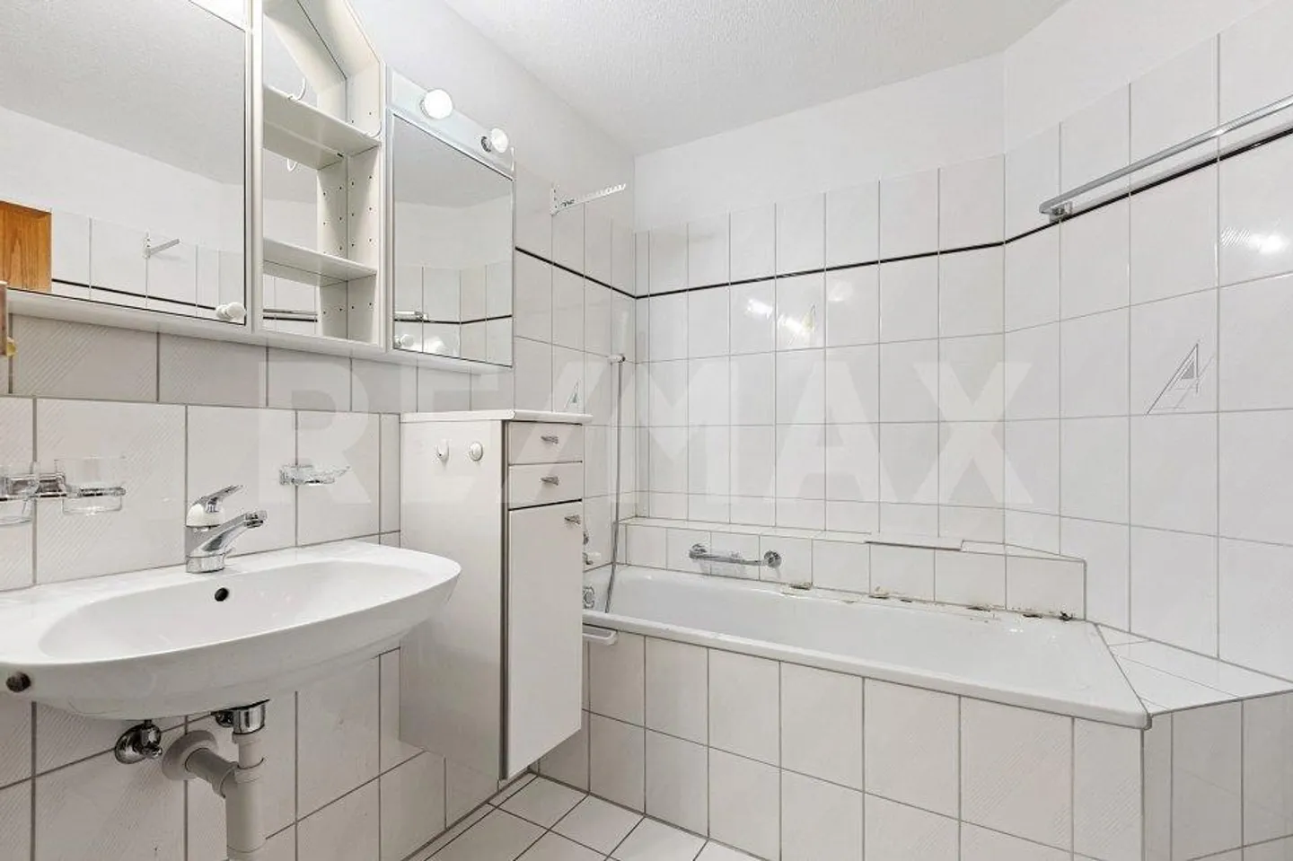 Charming 4.5-room attic apartment with sunny balcony and panoramic view - Photo 11 of 13