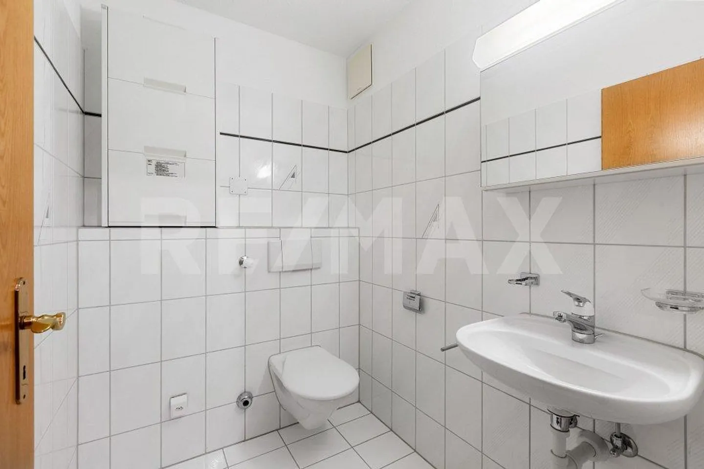 Charming 4.5-room attic apartment with sunny balcony and panoramic view - Photo 10 of 13