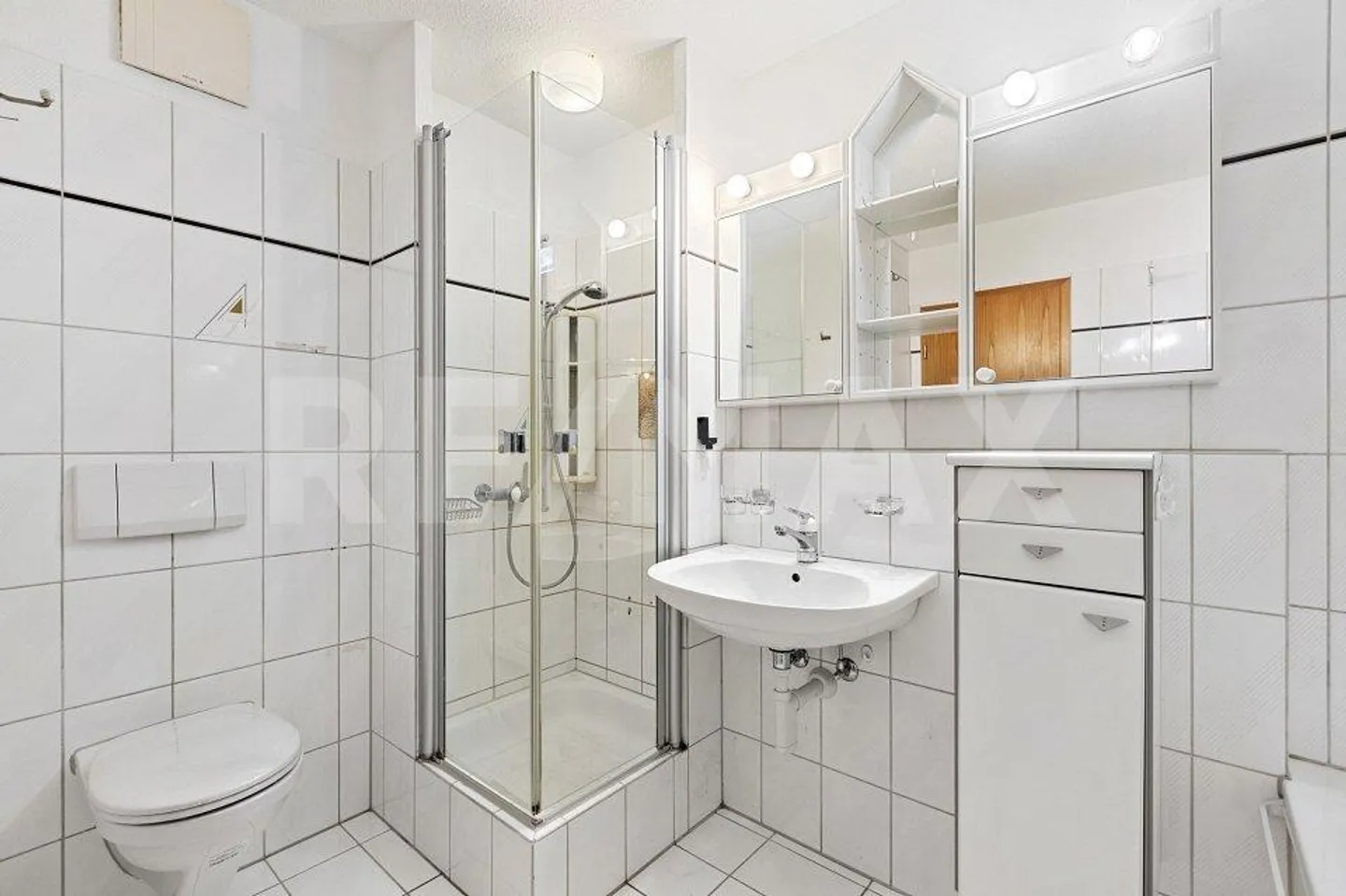 Charming 4.5-room attic apartment with sunny balcony and panoramic view - Photo 12 of 13