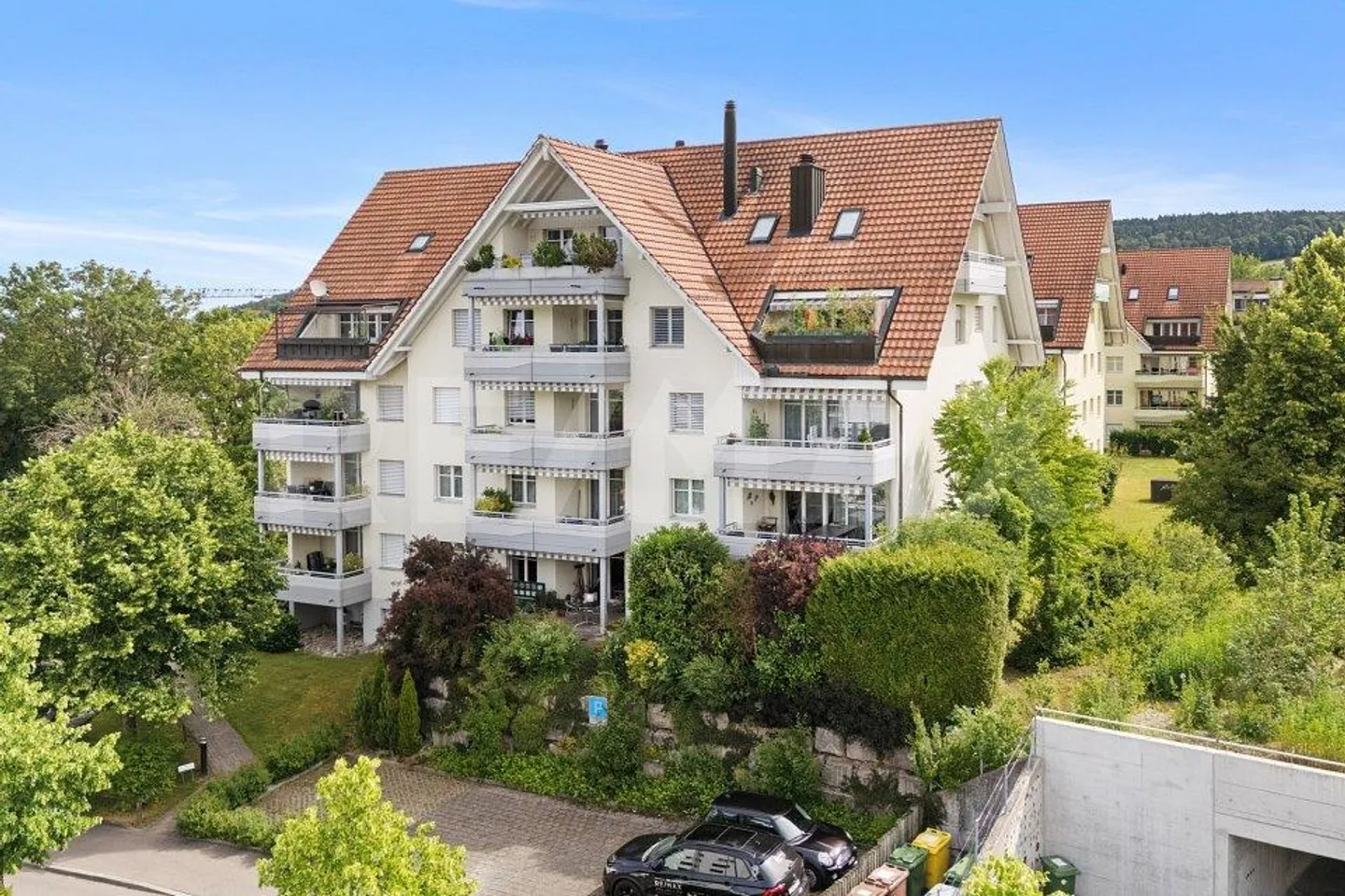 Charming 4.5-room attic apartment with sunny balcony and panoramic view - Photo 2 of 13