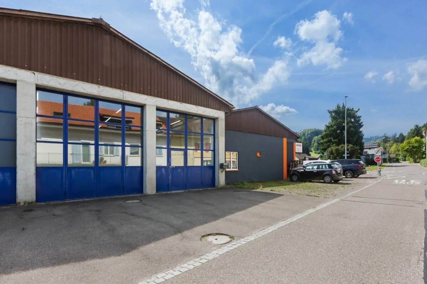 Sofort nutzbar - ausgebaute Gewerbehalle mit Aussenfläche - Photo 7 sur 8