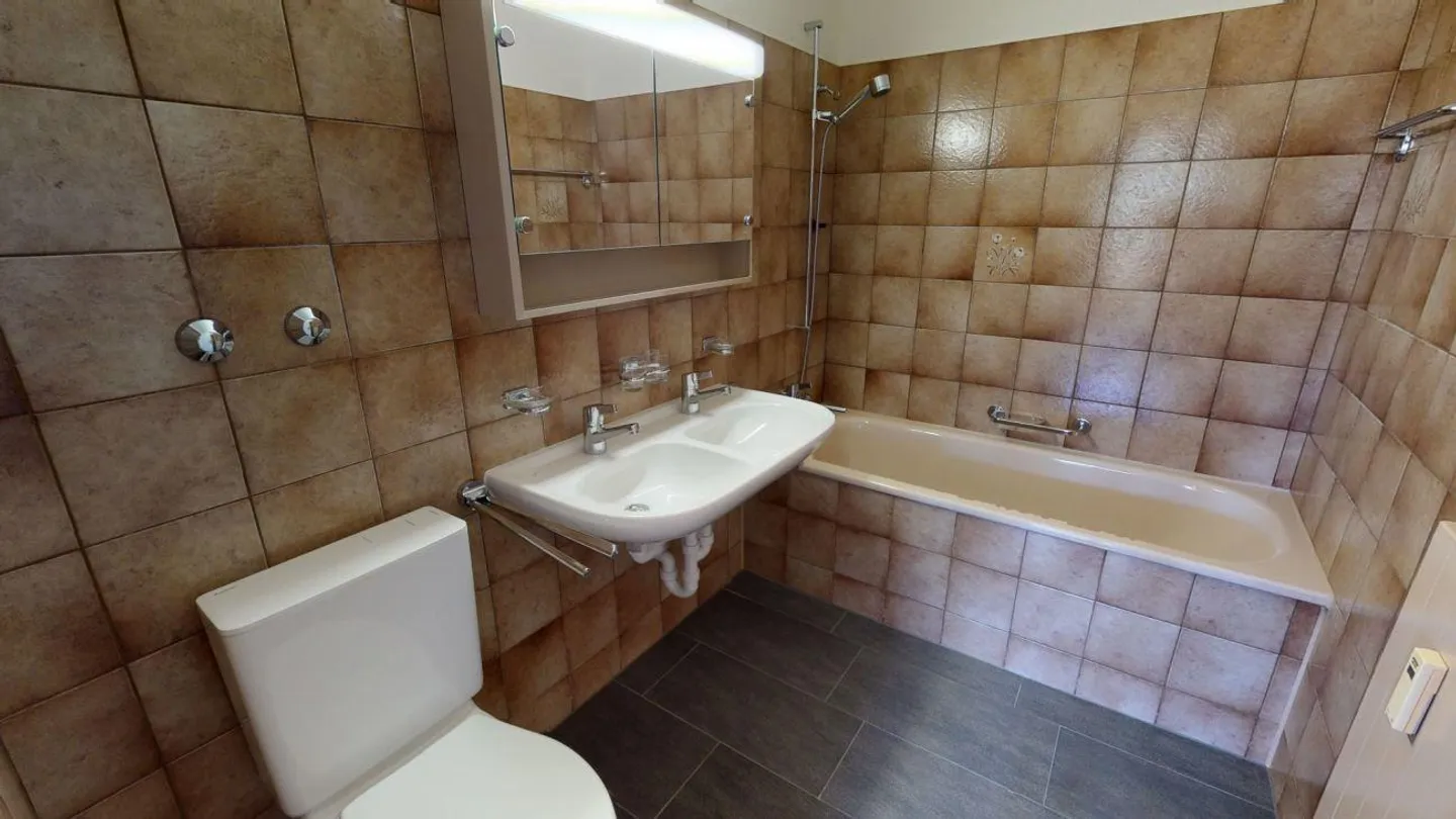 Charmante Wohnung mit grossem Balkon - Foto 2 von 11