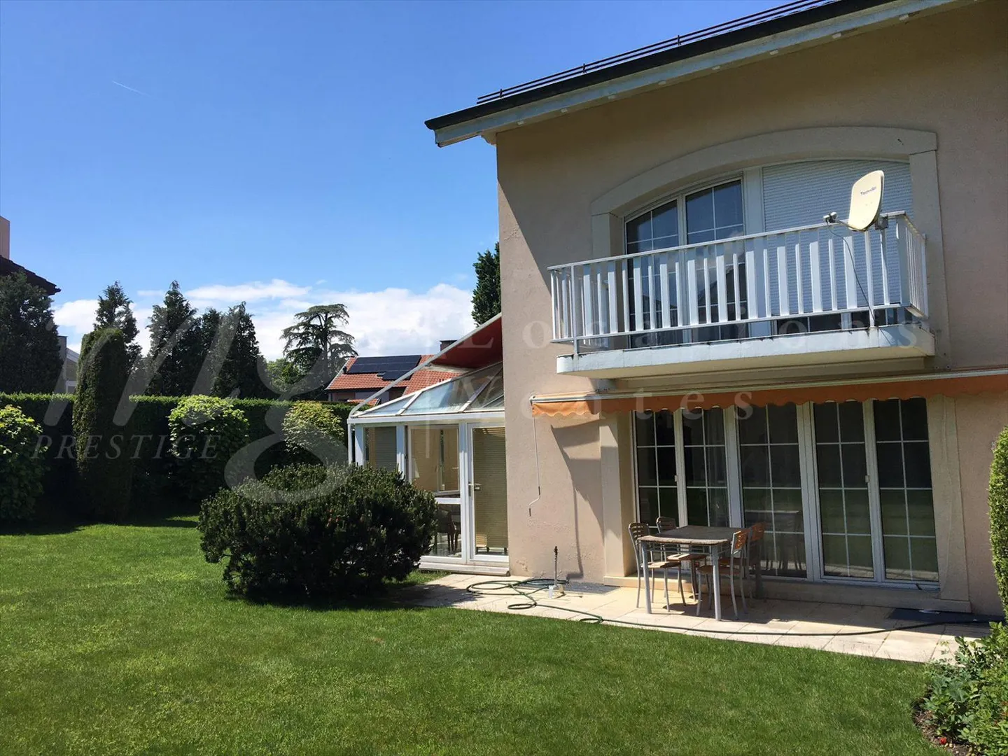 STUPENDA CASA MODERNA CON VERANDA - GIARDINO DI circa 600 m2 - Foto 1 di 13