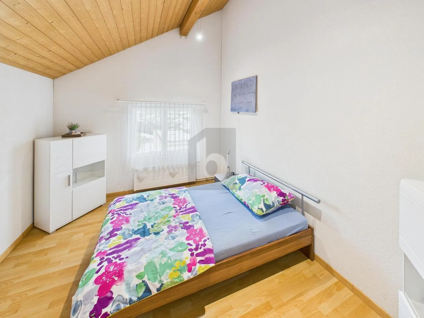 Spacious Family Home with Pool - Photo 4 of 6