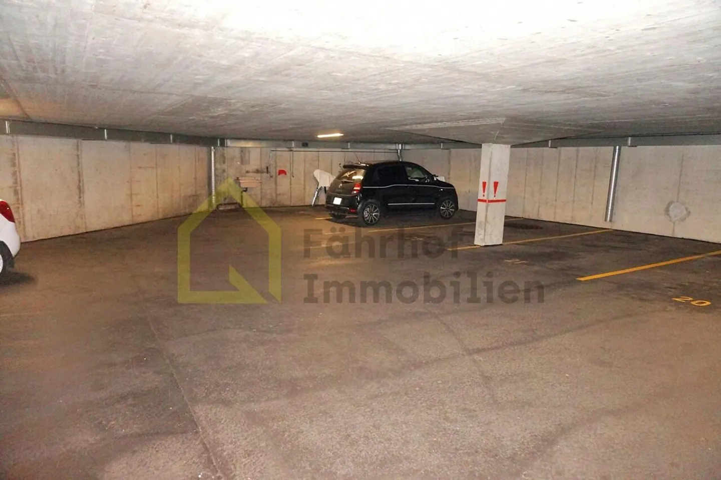 Parking space for motorcycles or small cars - Photo 4 of 5