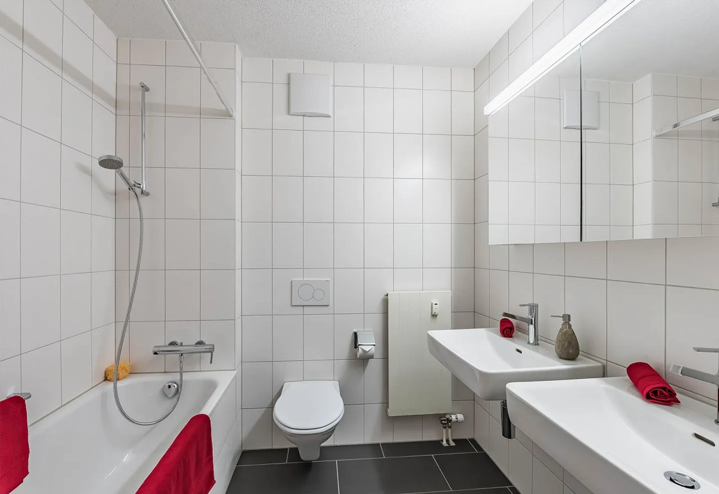 Quietly located in a small multi-family house - Photo 5 of 8