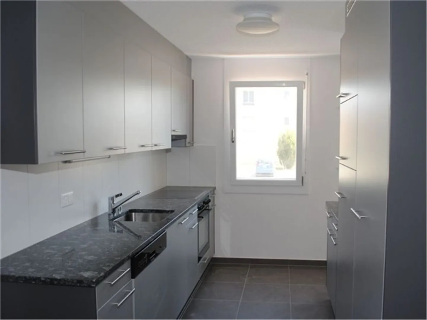 Cross Apartment - Photo 5 of 6