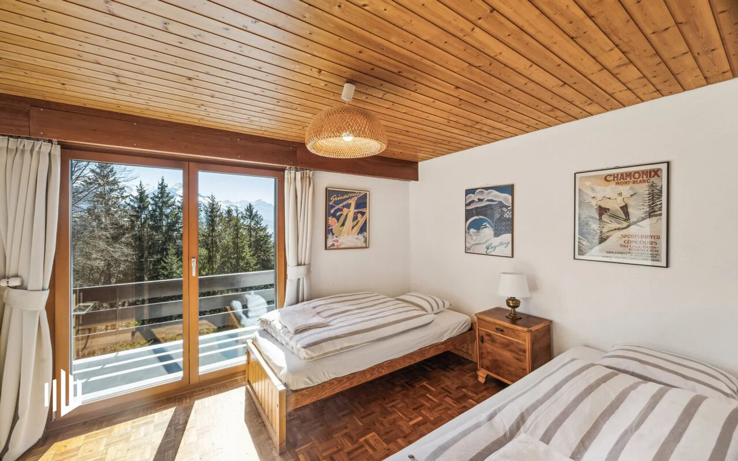 ImmoWyss - Chalet architettonicamente attraente sopra il lago di Thun - Foto 6 di 10