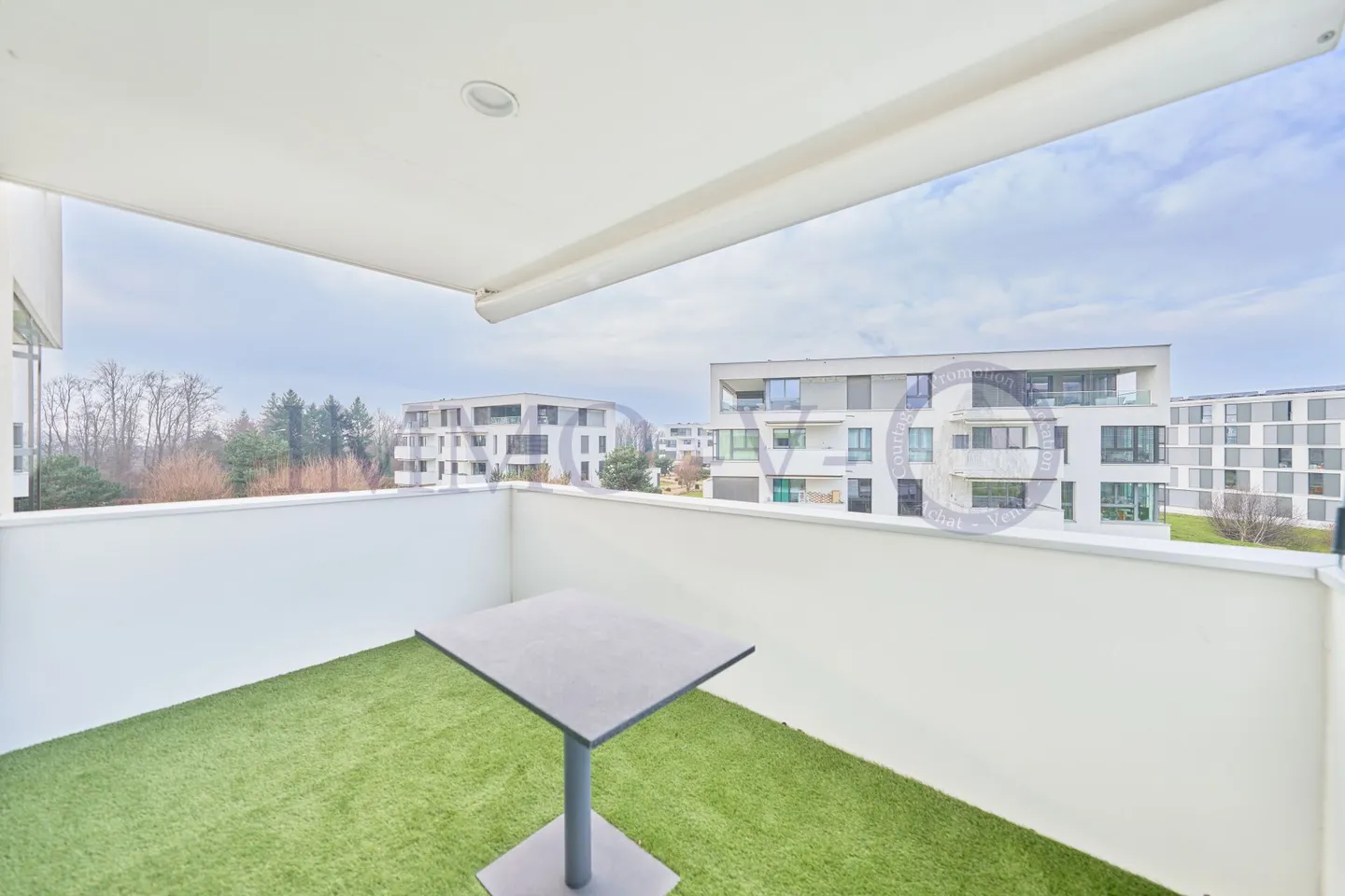 SPACIEUX DE STANDING AVEC BALCON-TERRASSE ET EMPLACEMENT IDEAL - Photo 2 sur 9