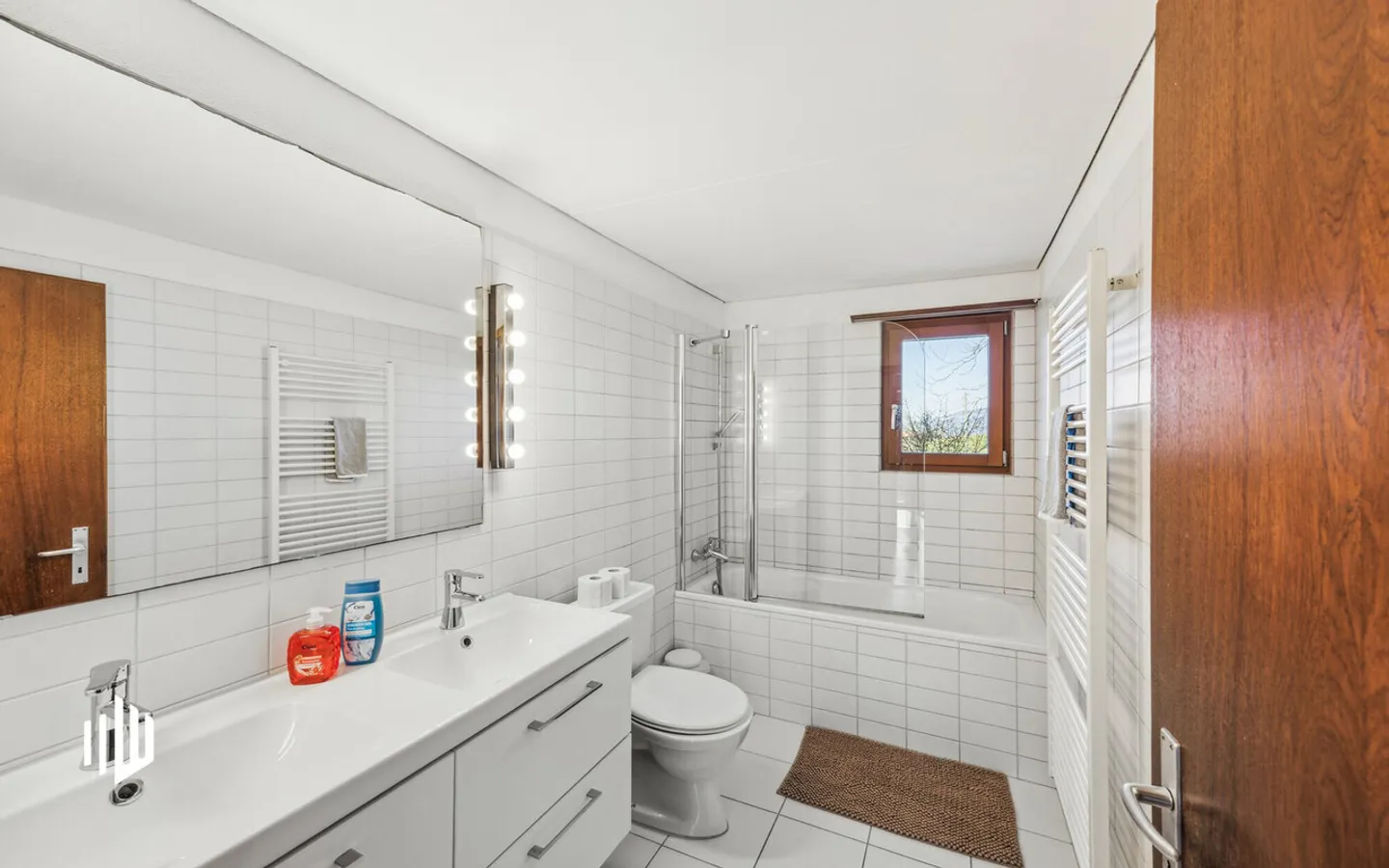 ImmoWyss - Chalet architettonicamente attraente sopra il lago di Thun - Foto 8 di 10