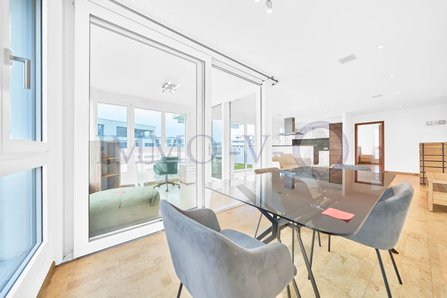 SPACIEUX DE STANDING AVEC BALCON-TERRASSE ET EMPLACEMENT IDEAL - Photo 3 sur 9