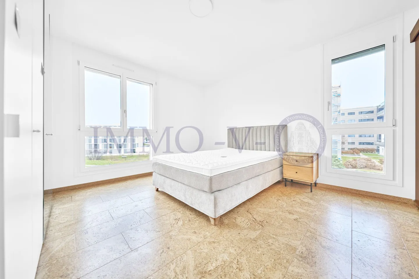 SPACIEUX DE STANDING AVEC BALCON-TERRASSE ET EMPLACEMENT IDEAL - Photo 6 sur 9