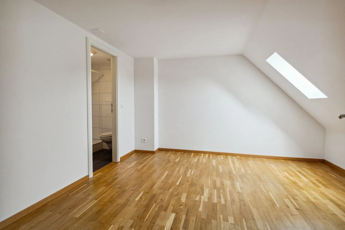 Appartement Charmant en Emplacement Central - Photo 6 sur 9