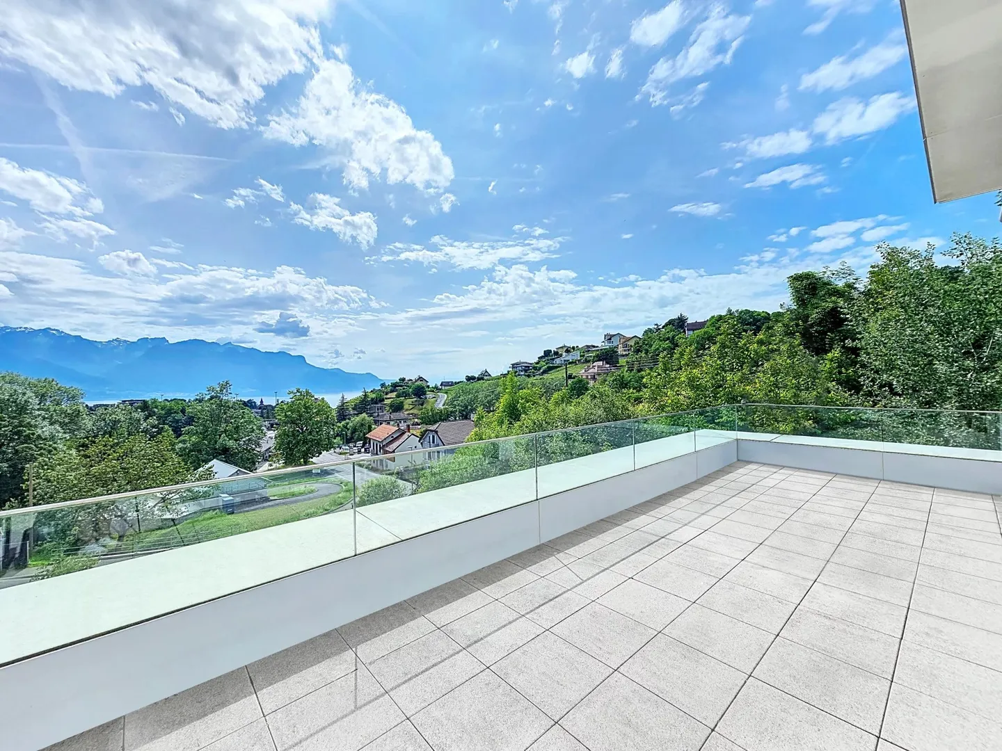 Luxury Penthouse with Lake View - Photo 1 of 16