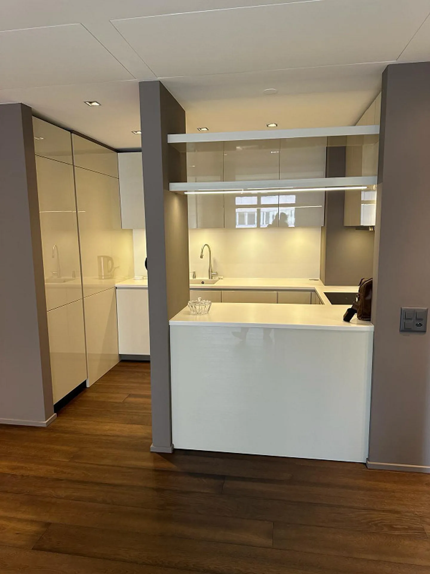 2,5 ZIMMER MIT SEEBLICK IN LUGANO – ID 23374 - Foto 2 von 13
