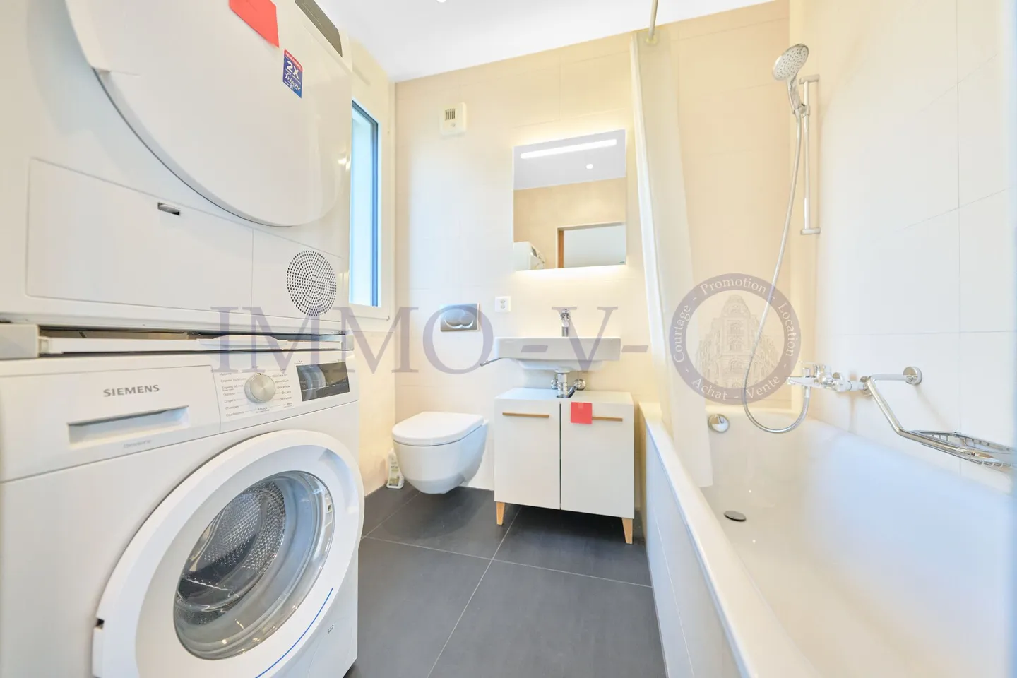 SPACIEUX DE STANDING AVEC BALCON-TERRASSE ET EMPLACEMENT IDEAL - Photo 7 sur 9