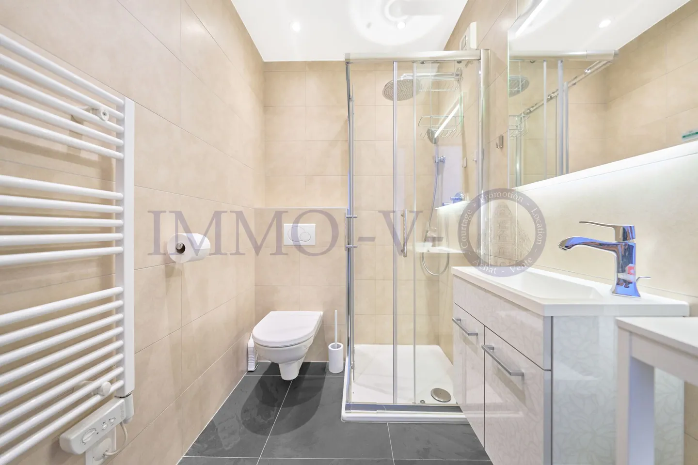 SPACIEUX DE STANDING AVEC BALCON-TERRASSE ET EMPLACEMENT IDEAL - Photo 9 sur 9